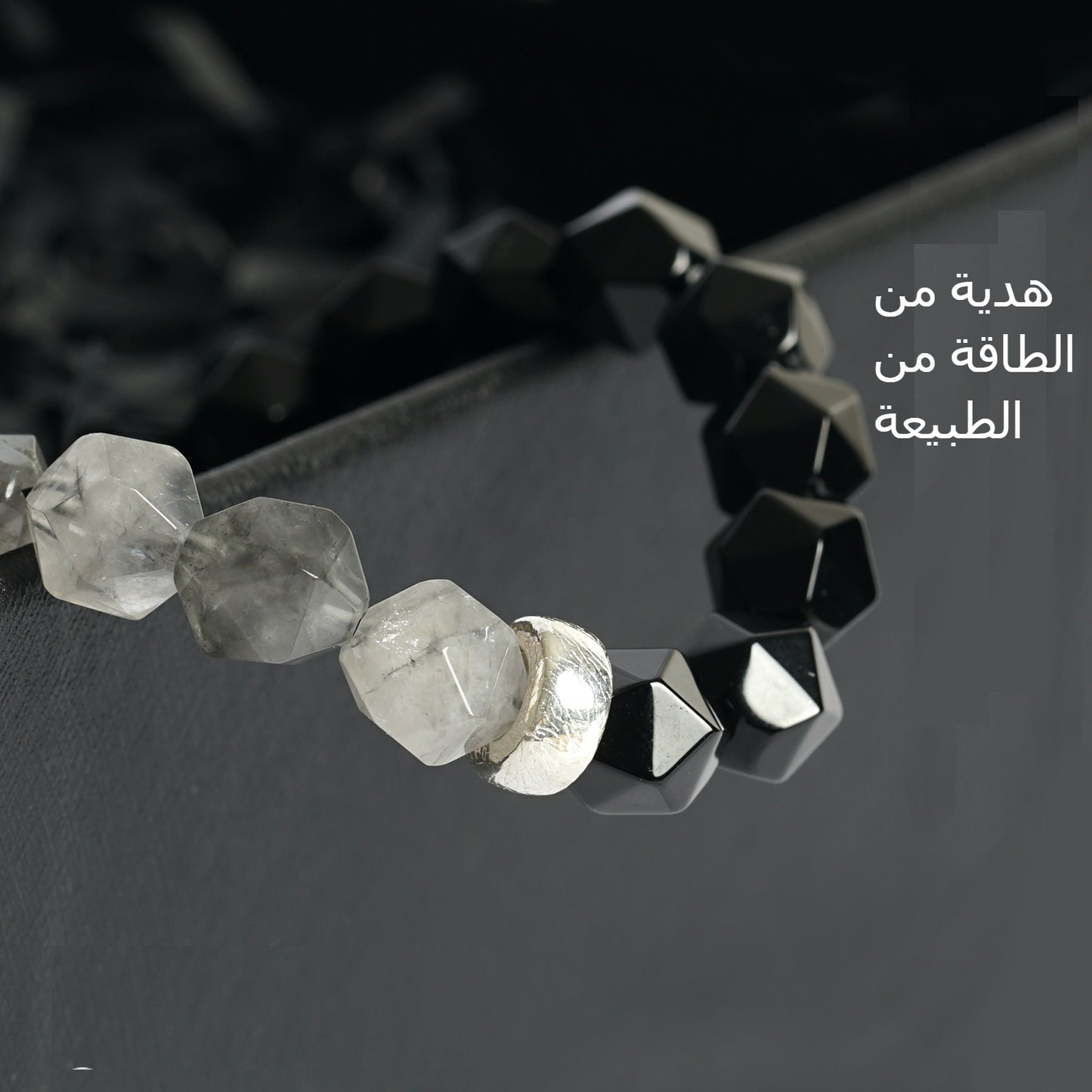 مغصلة من كريستال والعجوزة